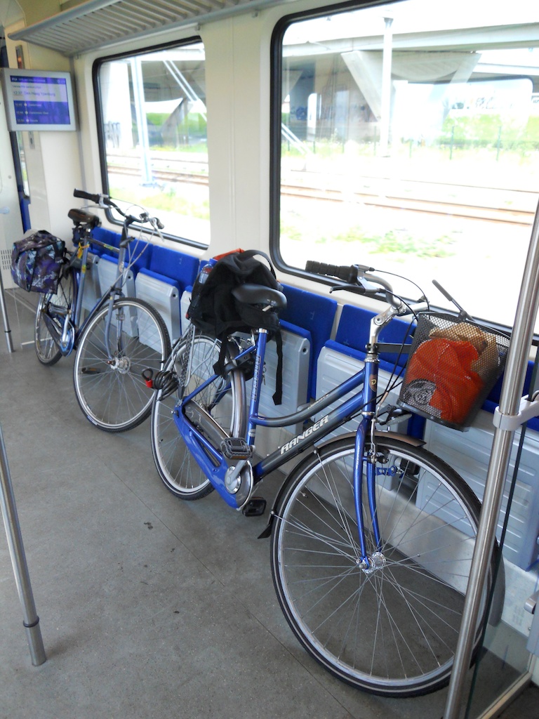 overdrijven thuis suspensie Taking your bicycle on the train in The Netherlands